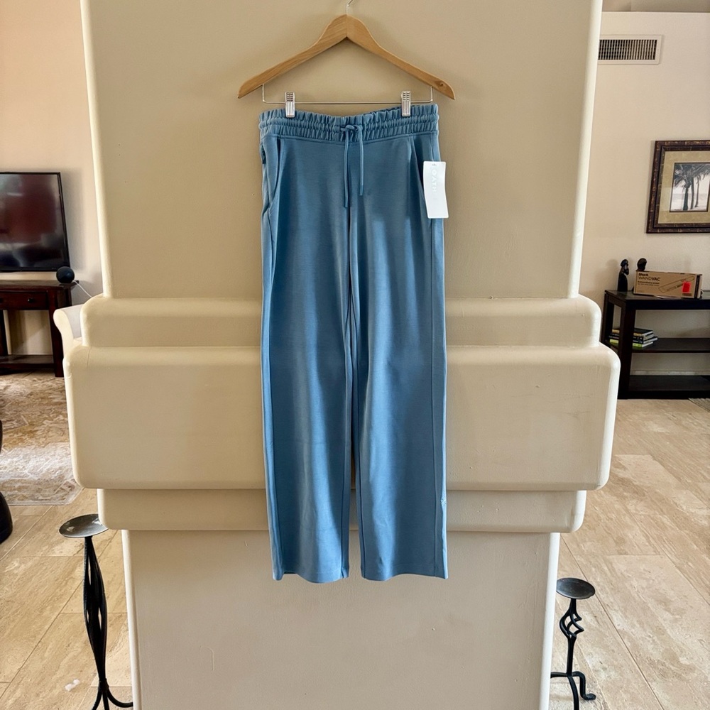 Athleta Seasoft Pant. Blue. XXS. NWT.